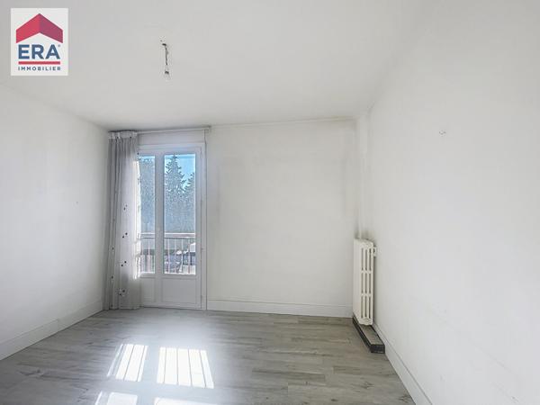 A VENDRE MARSEILLE 13014 SAINTE MARHE APPARTEMENT TYPE 4 AVEC BALCON .