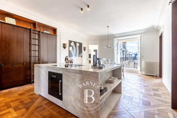 Paris 8ème, Appartement 3 Chambres -  315 m² à vendre