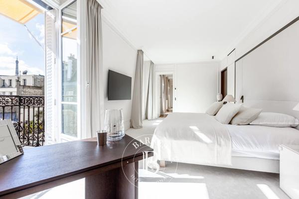 Paris 8ème, Appartement 3 Chambres -  315 m² à vendre