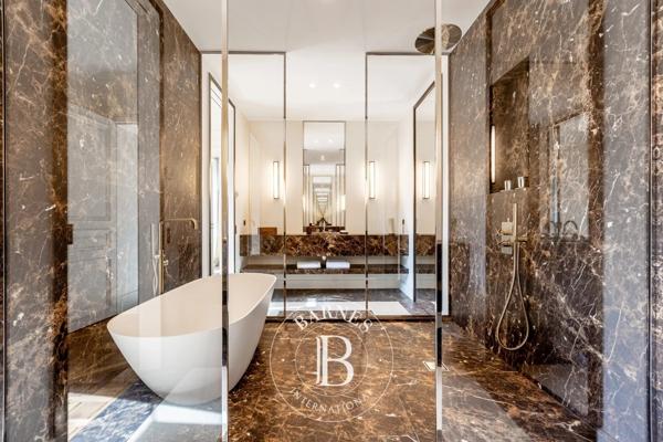 Paris 8ème, Appartement 3 Chambres -  315 m² à vendre