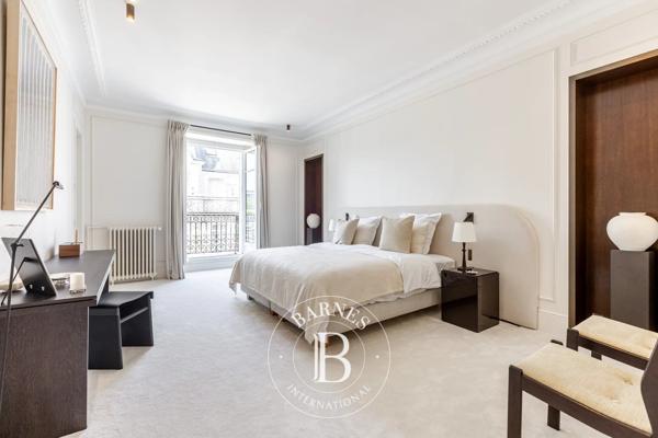 Paris 8ème, Appartement 3 Chambres -  315 m² à vendre