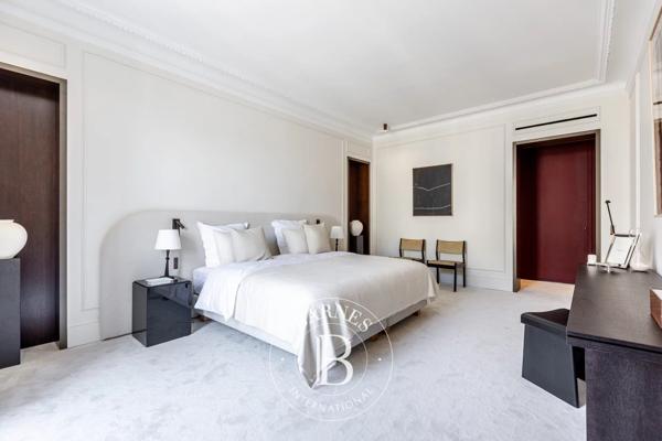 Paris 8ème, Appartement 3 Chambres -  315 m² à vendre