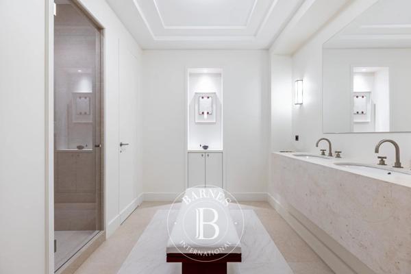 Paris 8ème, Appartement 3 Chambres -  315 m² à vendre