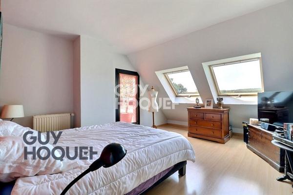 Maison Contemporaine avec piscine et jolie  vue dégagée