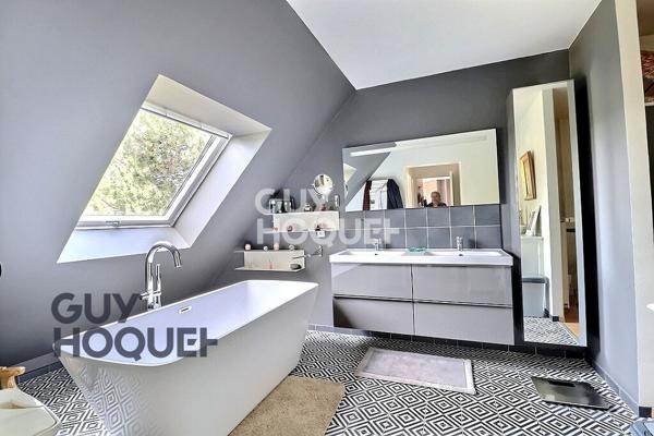 Maison Contemporaine avec piscine et jolie  vue dégagée