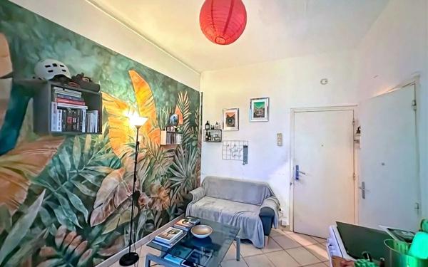 Appartement à vendre    2 pièces • 28 m2 Nîmes