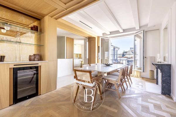 Paris 8ème, Appartement 2 Chambres -  126 m² à vendre
