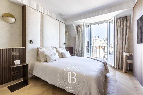 Paris 8ème, Appartement 2 Chambres -  126 m² à vendre