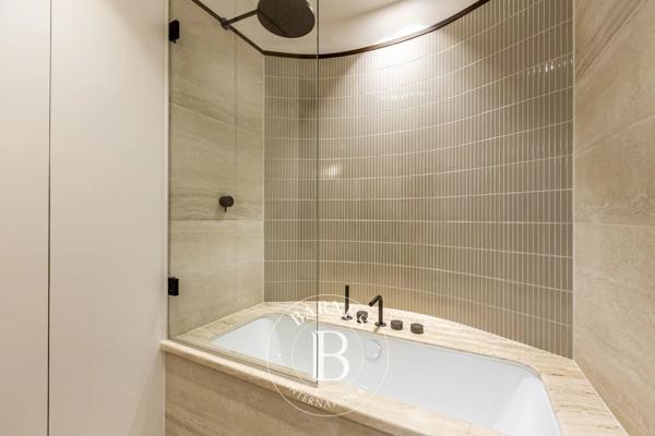 Paris 8ème, Appartement 2 Chambres -  126 m² à vendre