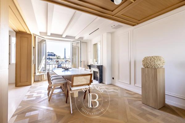 Paris 8ème, Appartement 2 Chambres -  126 m² à vendre