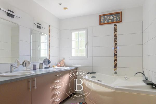 Bandol, Villa 6 Chambres -  277 m² à vendre