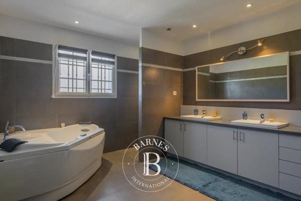 Bandol, Villa 6 Chambres -  277 m² à vendre