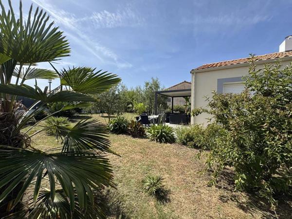 Maison Montbert 4 P . 3 Chs . 107,12 M² . T 917 M² . Garage . Pergola . Carport . Terrasses