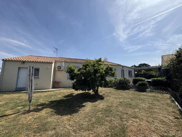 Maison Montbert 4 P . 3 Chs . 107,12 M² . T 917 M² . Garage . Pergola . Carport . Terrasses