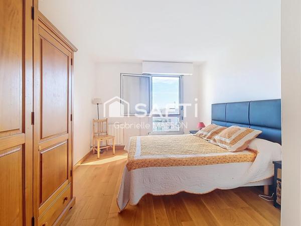 Bel appartement dernier étage avec TERRASSE CAVE et PARKING