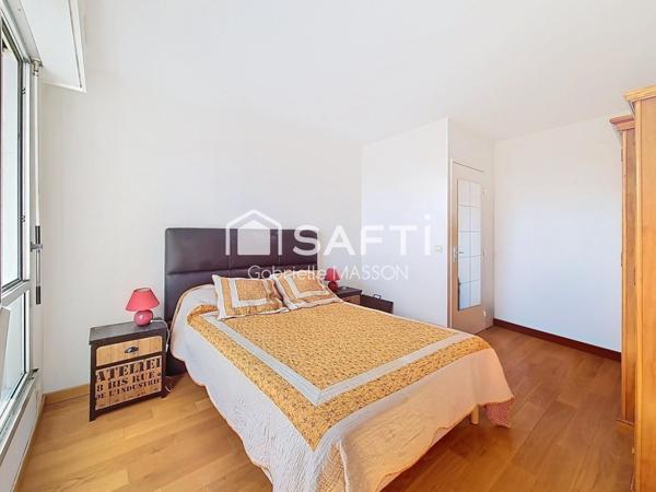 Bel appartement dernier étage avec TERRASSE CAVE et PARKING