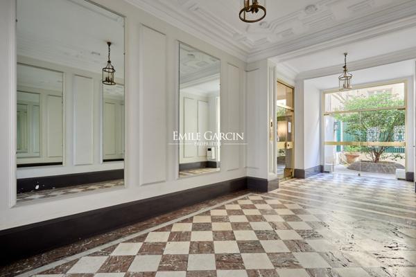 A vendre - appartement d'exception - 152 m² - Terrasse 50 m² - Paris 75007 - Bac - Grenelle