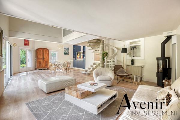 CHARBONNIERES LES BAINS - MAISON FAMILIALE - 235M2 - T5 - JARDIN 1.100 m2 AVEC PISCINE Charbonnieres les bains