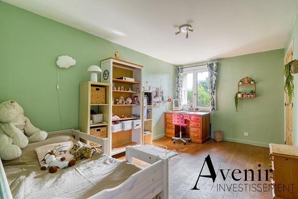 CHARBONNIERES LES BAINS - MAISON FAMILIALE - 235M2 - T5 - JARDIN 1.100 m2 AVEC PISCINE Charbonnieres les bains