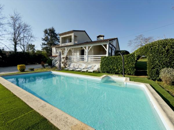A vendre-Villa avec piscine 4 chambres dont 2 suites vue panoramique sans vis à vis MOULEYDIER (24)