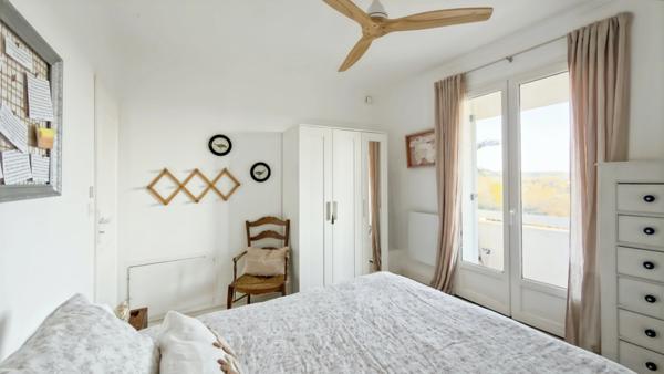 A vendre-Villa avec piscine 4 chambres dont 2 suites vue panoramique sans vis à vis MOULEYDIER (24)