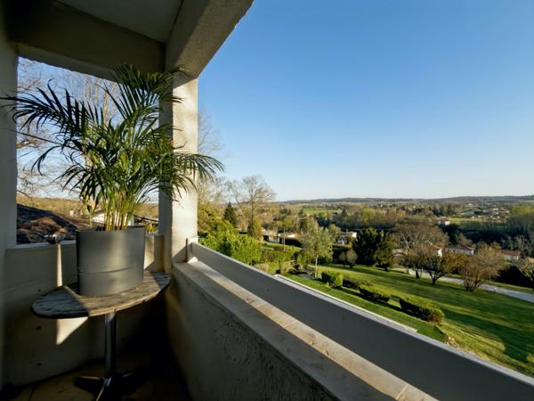 A vendre-Villa avec piscine 4 chambres dont 2 suites vue panoramique sans vis à vis MOULEYDIER (24)