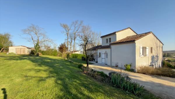 A vendre-Villa avec piscine 4 chambres dont 2 suites vue panoramique sans vis à vis MOULEYDIER (24)