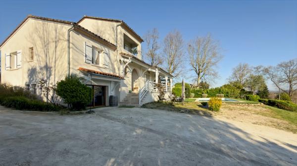 A vendre-Villa avec piscine 4 chambres dont 2 suites vue panoramique sans vis à vis MOULEYDIER (24)