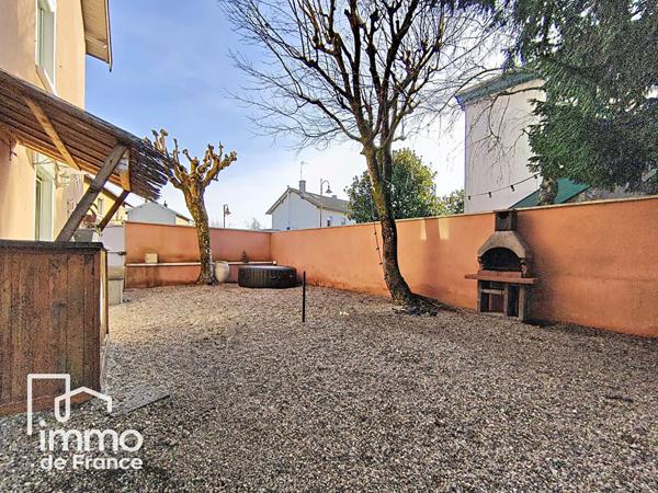 Maison 160 m² habitables ? Centre de Villieu ? Dépendances 180 m² ? Terrain 820 m²