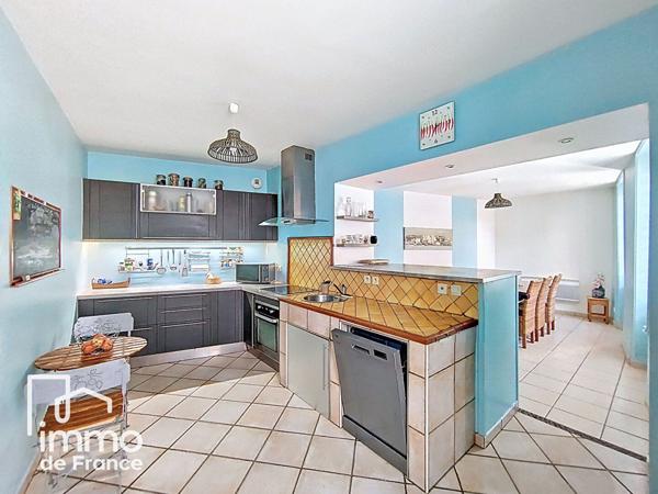 Maison 160 m² habitables ? Centre de Villieu ? Dépendances 180 m² ? Terrain 820 m²