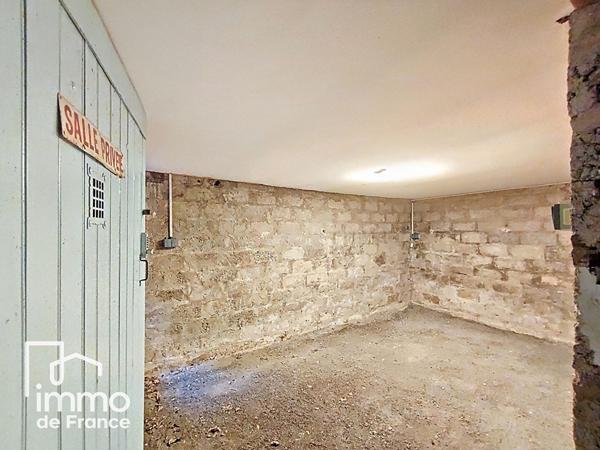 Maison 160 m² habitables ? Centre de Villieu ? Dépendances 180 m² ? Terrain 820 m²