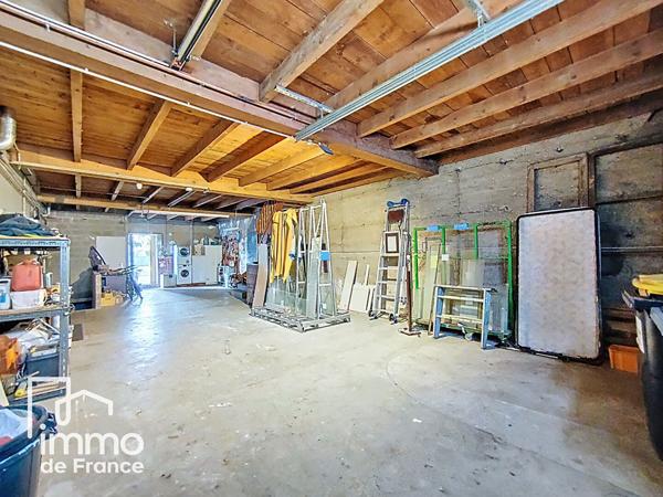 Maison 160 m² habitables ? Centre de Villieu ? Dépendances 180 m² ? Terrain 820 m²