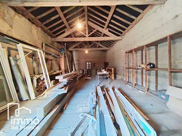 Maison 160 m² habitables ? Centre de Villieu ? Dépendances 180 m² ? Terrain 820 m²