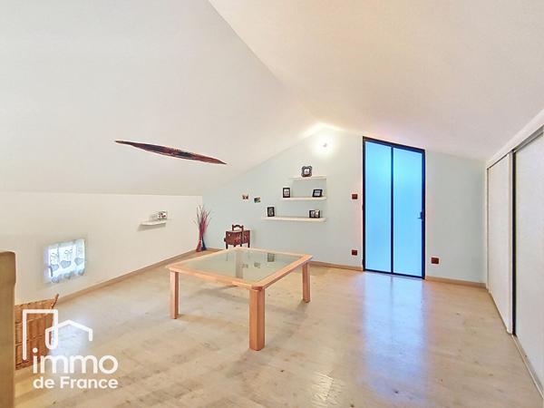 Maison 160 m² habitables ? Centre de Villieu ? Dépendances 180 m² ? Terrain 820 m²