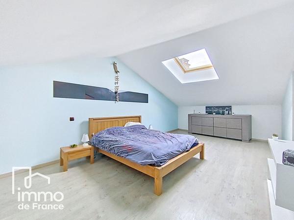 Maison 160 m² habitables ? Centre de Villieu ? Dépendances 180 m² ? Terrain 820 m²