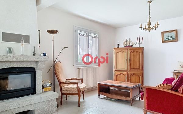 Maison à vendre    5 pièces •  Theix