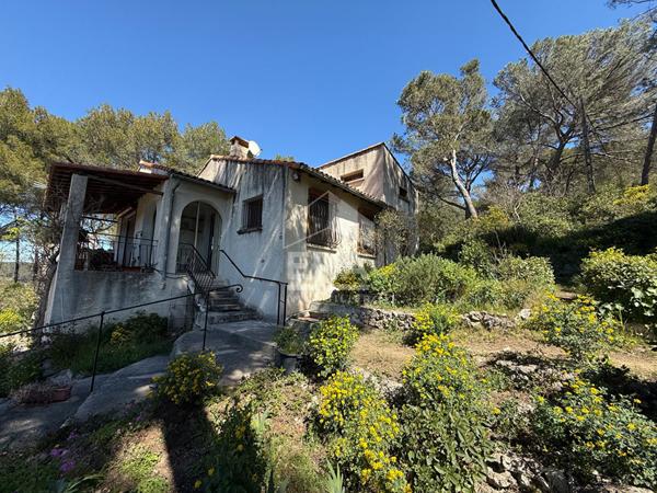 A VENDRE 13390 AURIOL MAISON DE TYPE 4 DE 100 M² SUR 2200 M² DE  TERRAIN AVEC GARAGE