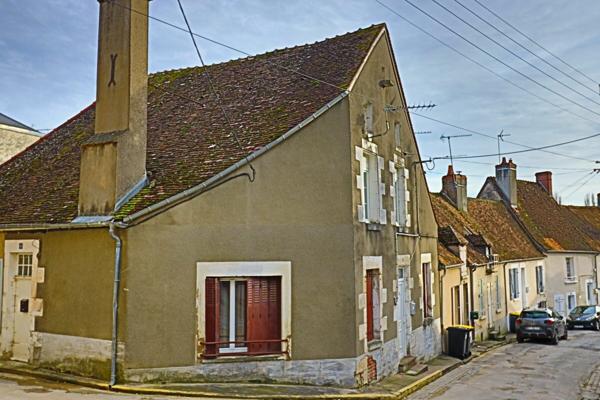 Immeuble à vendre    4 pièces • 95 m2 Saint-Satur