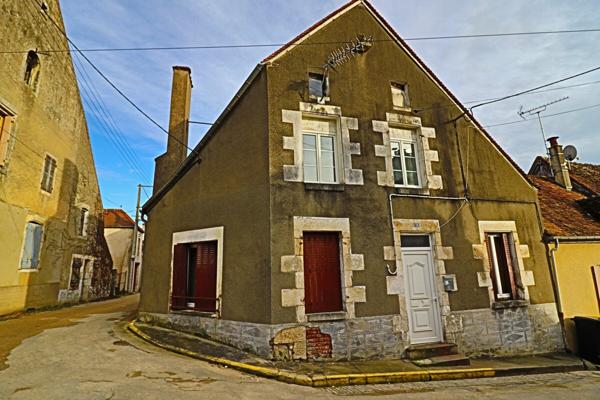 Immeuble à vendre    4 pièces • 95 m2 Saint-Satur