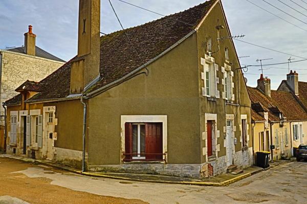 Immeuble à vendre    4 pièces • 95 m2 Saint-Satur