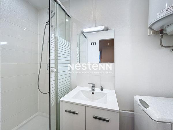 A vendre - Paris 17 : studio de 13,55m², refait à neuf, DPE E, ascenseur - idéal investisseur !