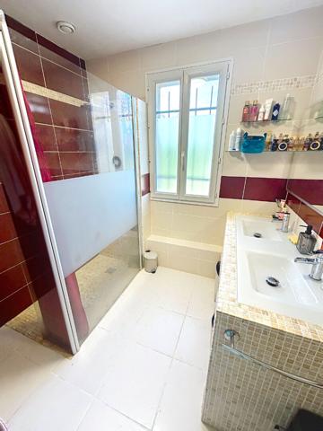 MAISON FAMILIALE AVEC GRAND JARDIN, PISCINE ET JACUZZI A BAZIEGE