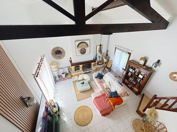 MAISON FAMILIALE AVEC GRAND JARDIN, PISCINE ET JACUZZI A BAZIEGE