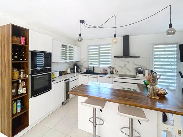 MAISON FAMILIALE AVEC GRAND JARDIN, PISCINE ET JACUZZI A BAZIEGE