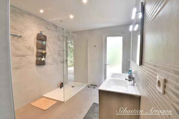 PUJOLS (47)-188 m² de confort et d’espace, 4 chambres, piscine et triple garage