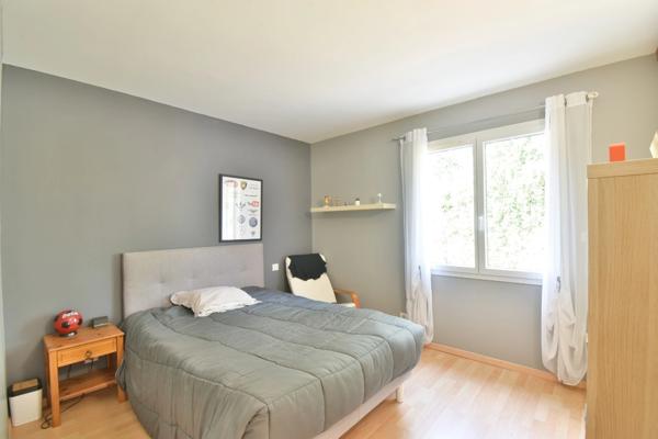 PUJOLS (47)-188 m² de confort et d’espace, 4 chambres, piscine et triple garage