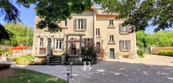 Nevers, Maison d'hôtes 9 Chambres -  450 m² à vendre