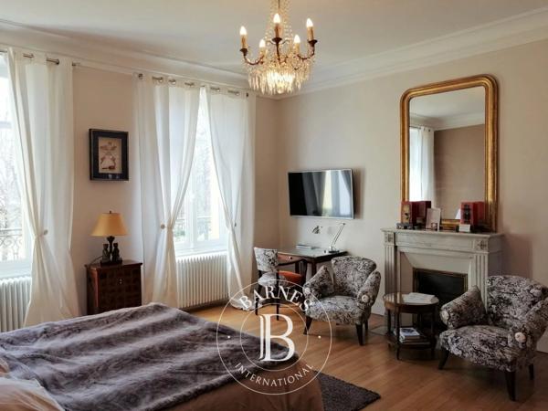 Nevers, Maison d'hôtes 9 Chambres -  450 m² à vendre