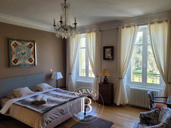 Nevers, Maison d'hôtes 9 Chambres -  450 m² à vendre