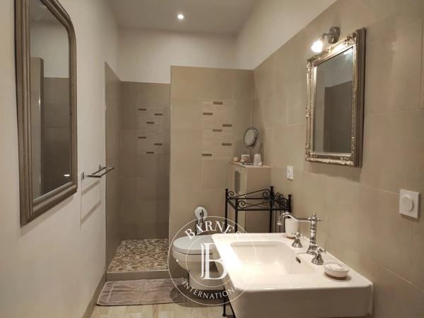 Nevers, Maison d'hôtes 9 Chambres -  450 m² à vendre